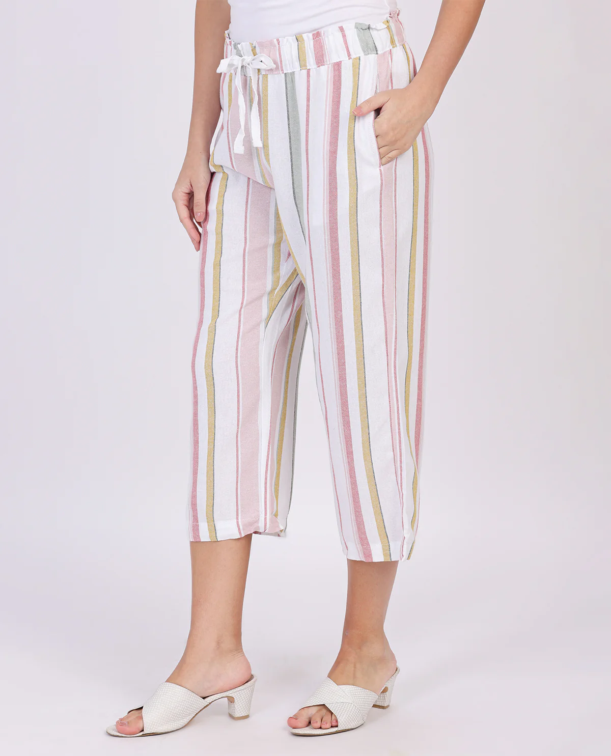 Dash 22" Linen Capri - Image 5