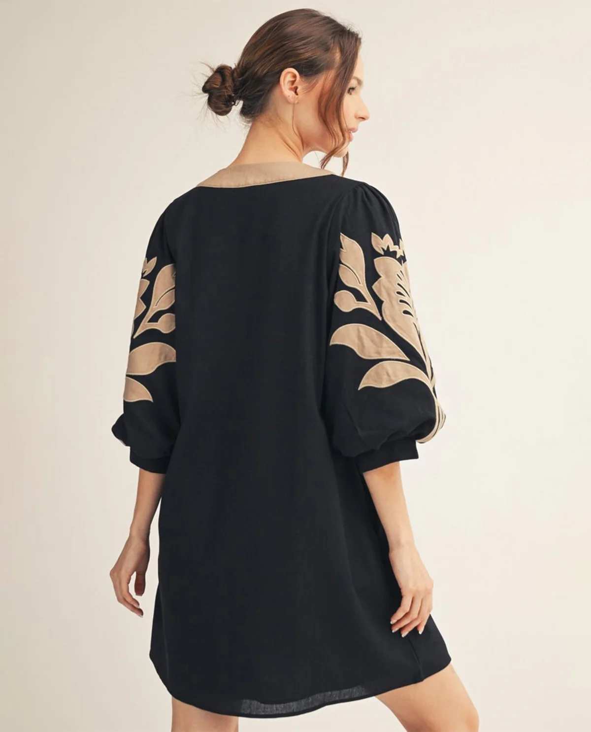 Jodifl V-Neck Dress With Bold Print Black - Image 2