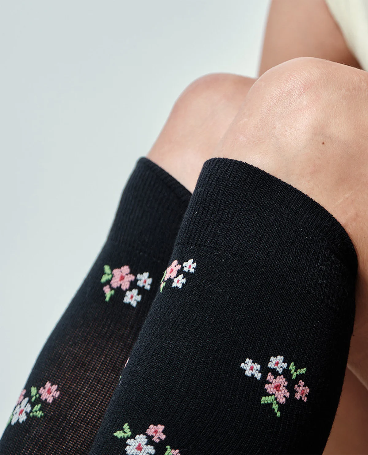 Dr. Motion Ditsy Floral Knee High Compression Socks Black - Image 2