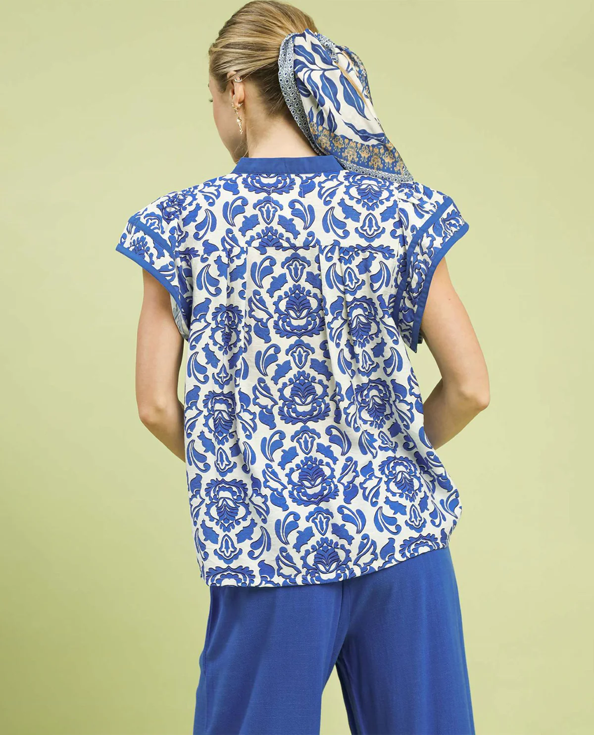 Umgee Abstract Print Top With Flutter Sleeve Contrast Edge Blue - Image 3